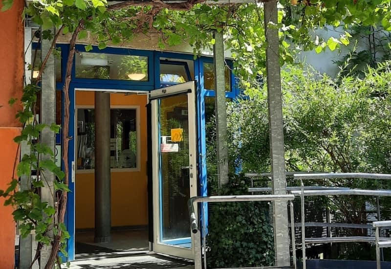 Eingang Schanzenstern mit Fahrrad